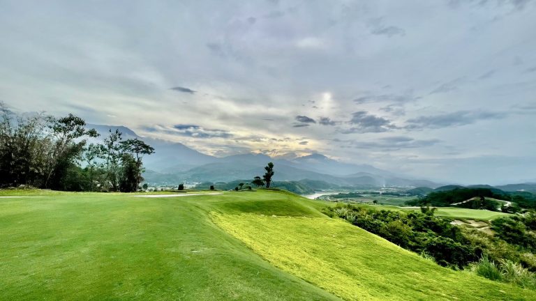 Sân golf Lào Cai - 