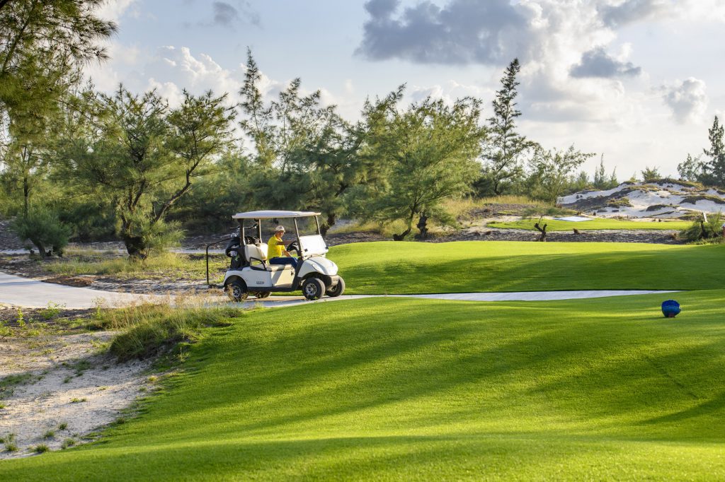 Sân golf FLC Sầm Sơn Golf Links với 18 hố