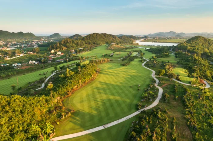 Một góc phong cảnh sân golf Yên Thắng