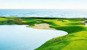 Một trong những hố hố golf đẹp nhất tại Sân Golf FLC Sầm Sơn