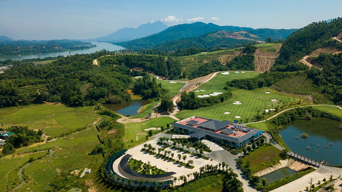 Sân golf Hilltop Hòa Bình