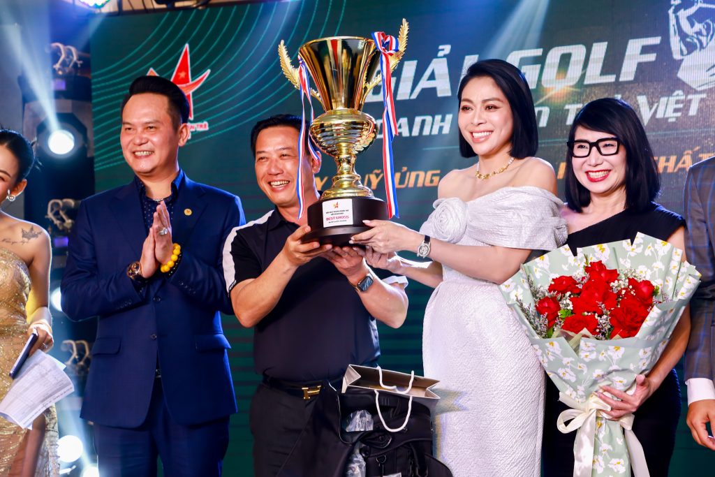 Golfer Nguyễn Văn Tám đã xuất sắc giành giải Best Gross