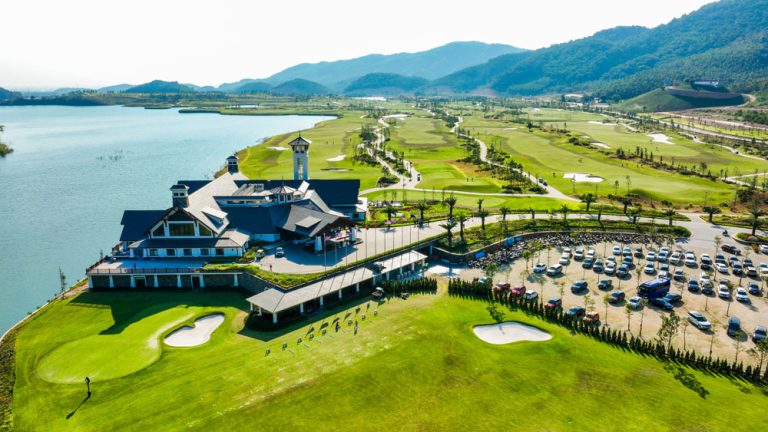 Sân golf Thanh Lanh – Lâu đài cổ tích giữa thung lũng
