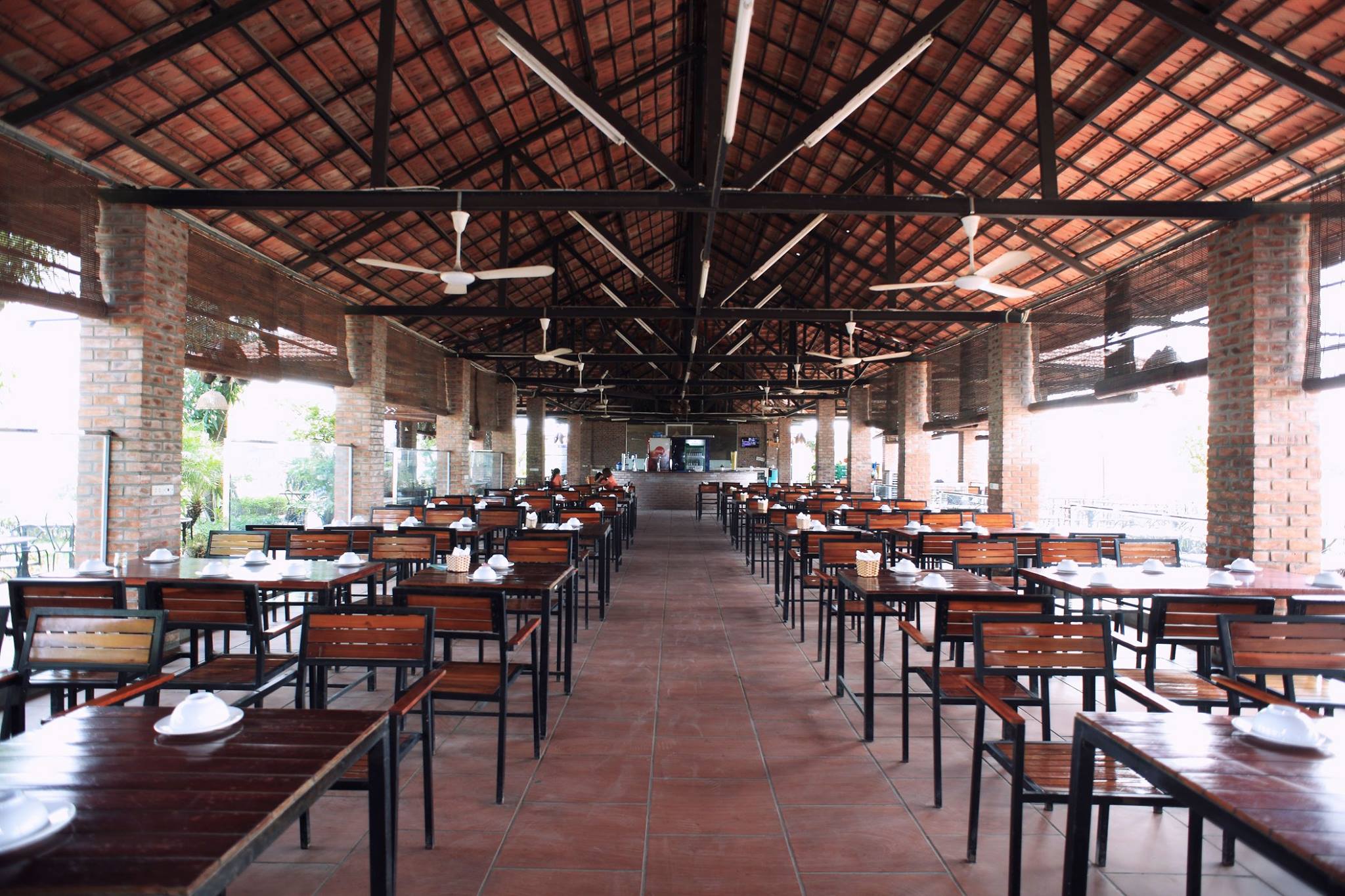 Không gian nhà hàng tại Hadong Golf Course