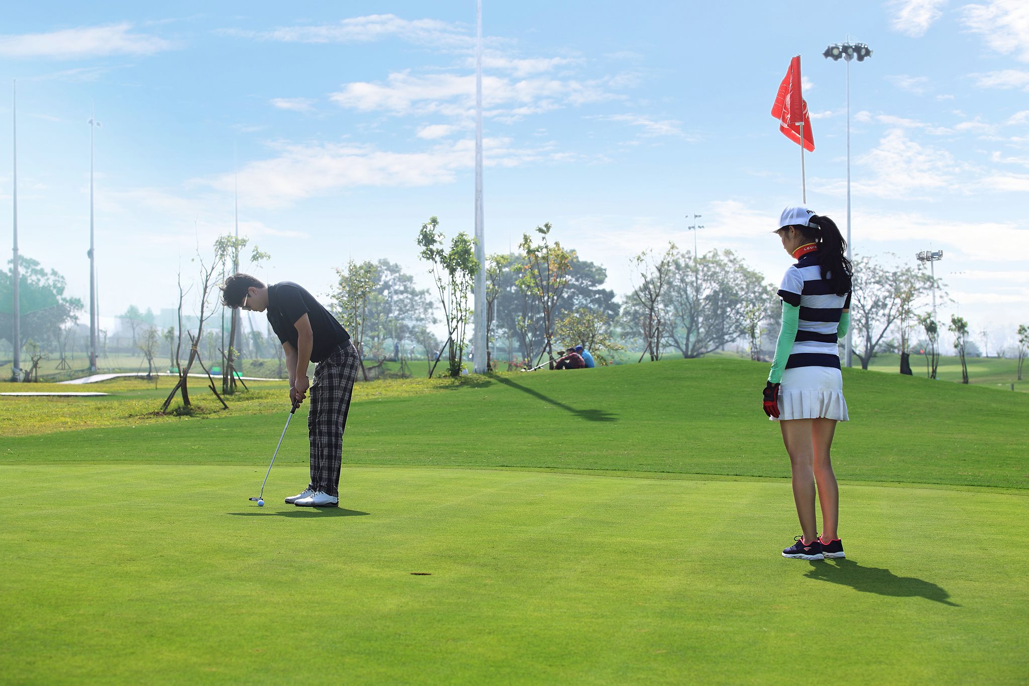 Sân tập golf Hà Đông với mặt cỏ được chăm sóc kỹ lưỡng