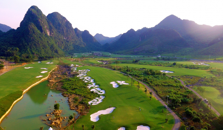 1. Stone Valley Golf Club (Kim Bang, Ha Nam Province)