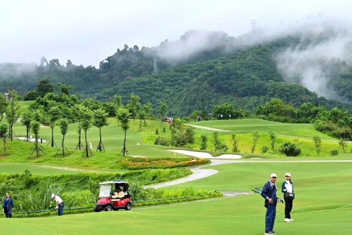 Một góc nhỏ sân golf Bát Xát Lào Cai với quang cảnh thiên nhiên tuyệt vời
