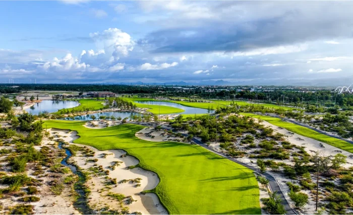 Trung tâm của sân Bảo Ninh Trường Thịnh chính là Blue Diamond Golf Links