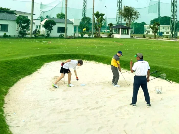 Khu vực green cỏ 10.000m2 tại sân tập golf Nam Sơn