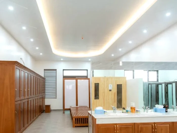Phòng thay đồ sân tập golf Nam Sơn Alegolf